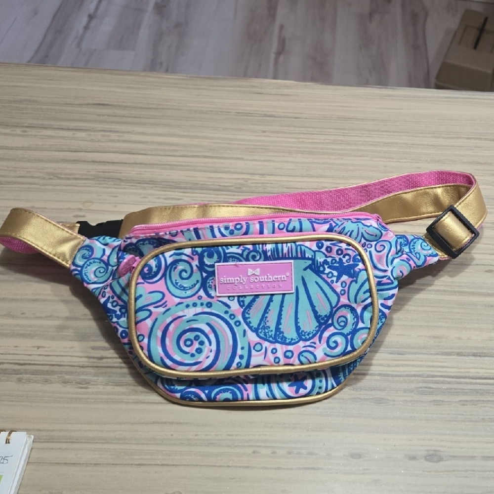 BNWOT Simply Southern fanny pack with a pink and blue coastal/seashell patte